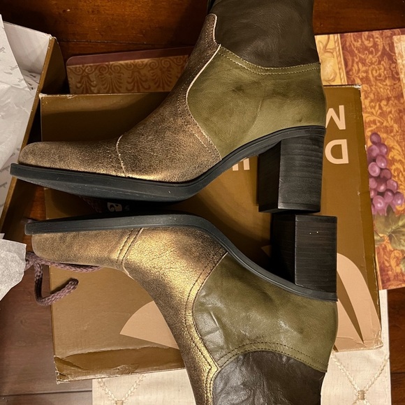 CASTA Twist Combo Heeled Boots in gold & olive, NIB, size 39 (8.5 US) - Picture 8 of 15